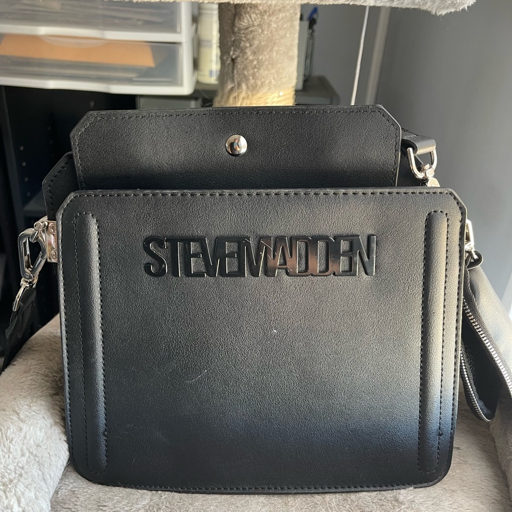 Black Viral Steve Madden cross body bag with coin purse